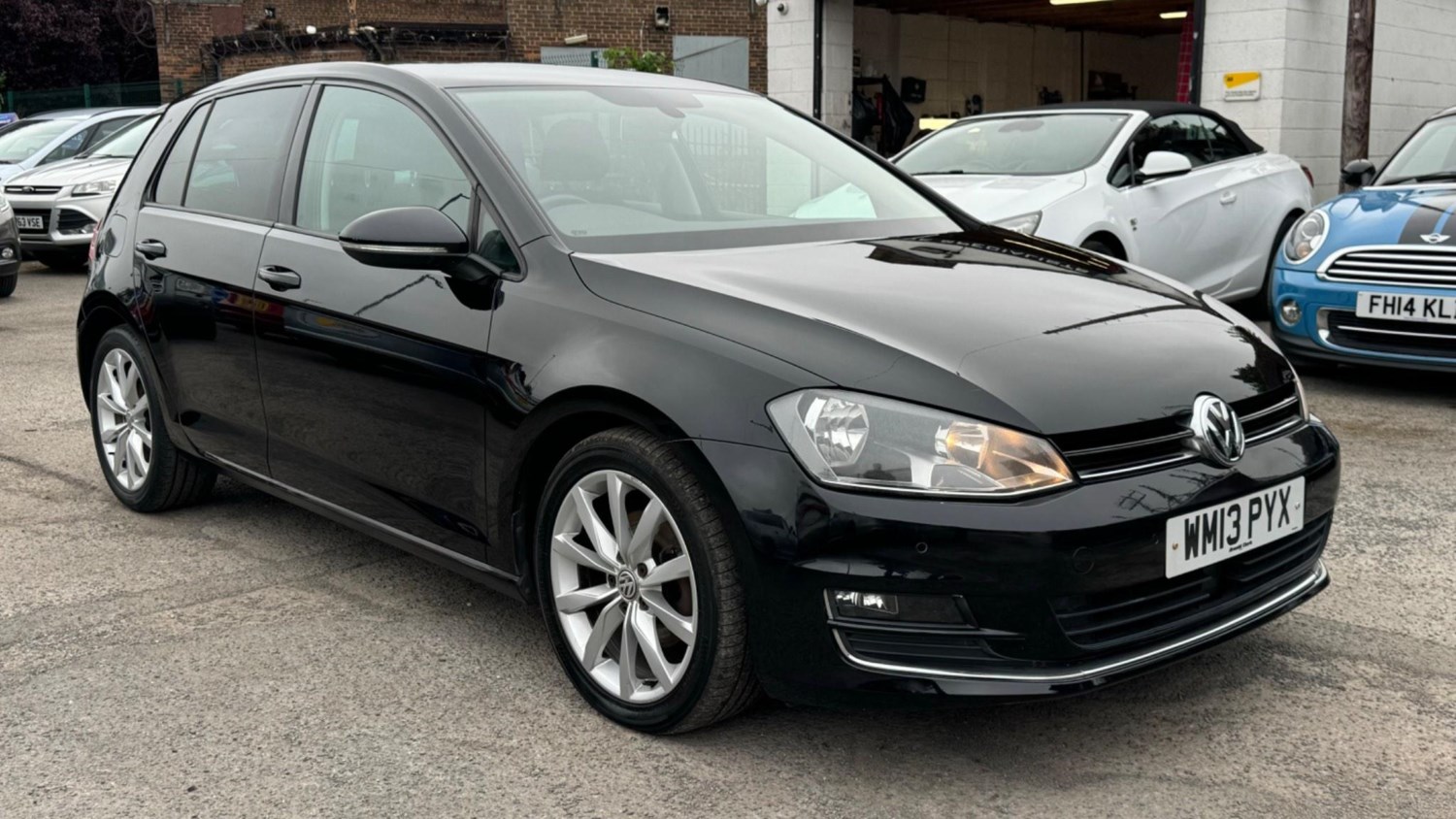 Volkswagen Golf Listing Image