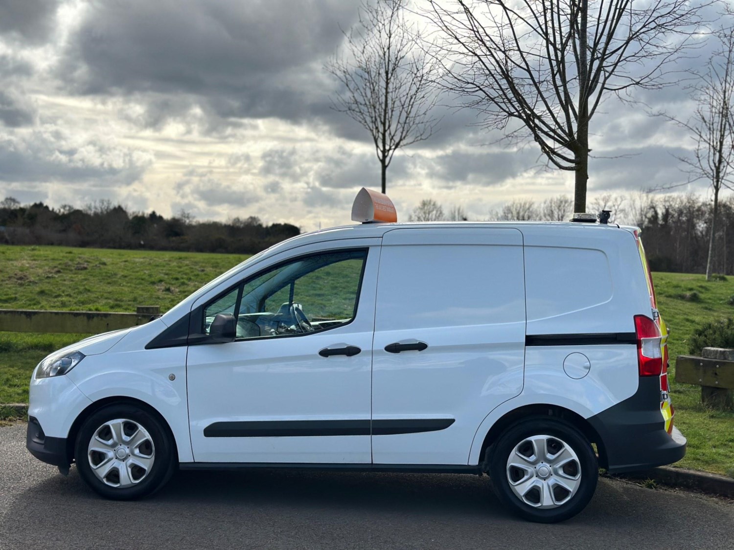 Ford Transit Courier Listing Image