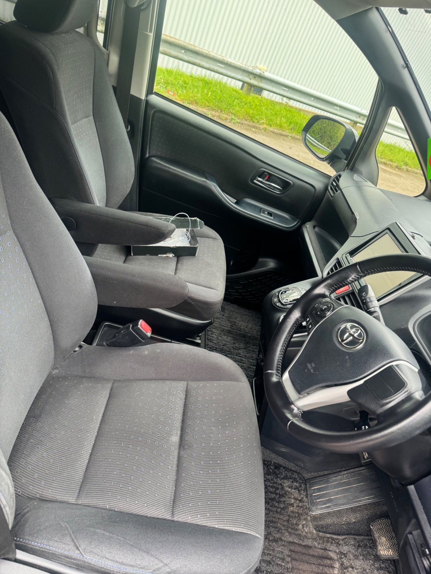 Toyota Voxy Listing Image