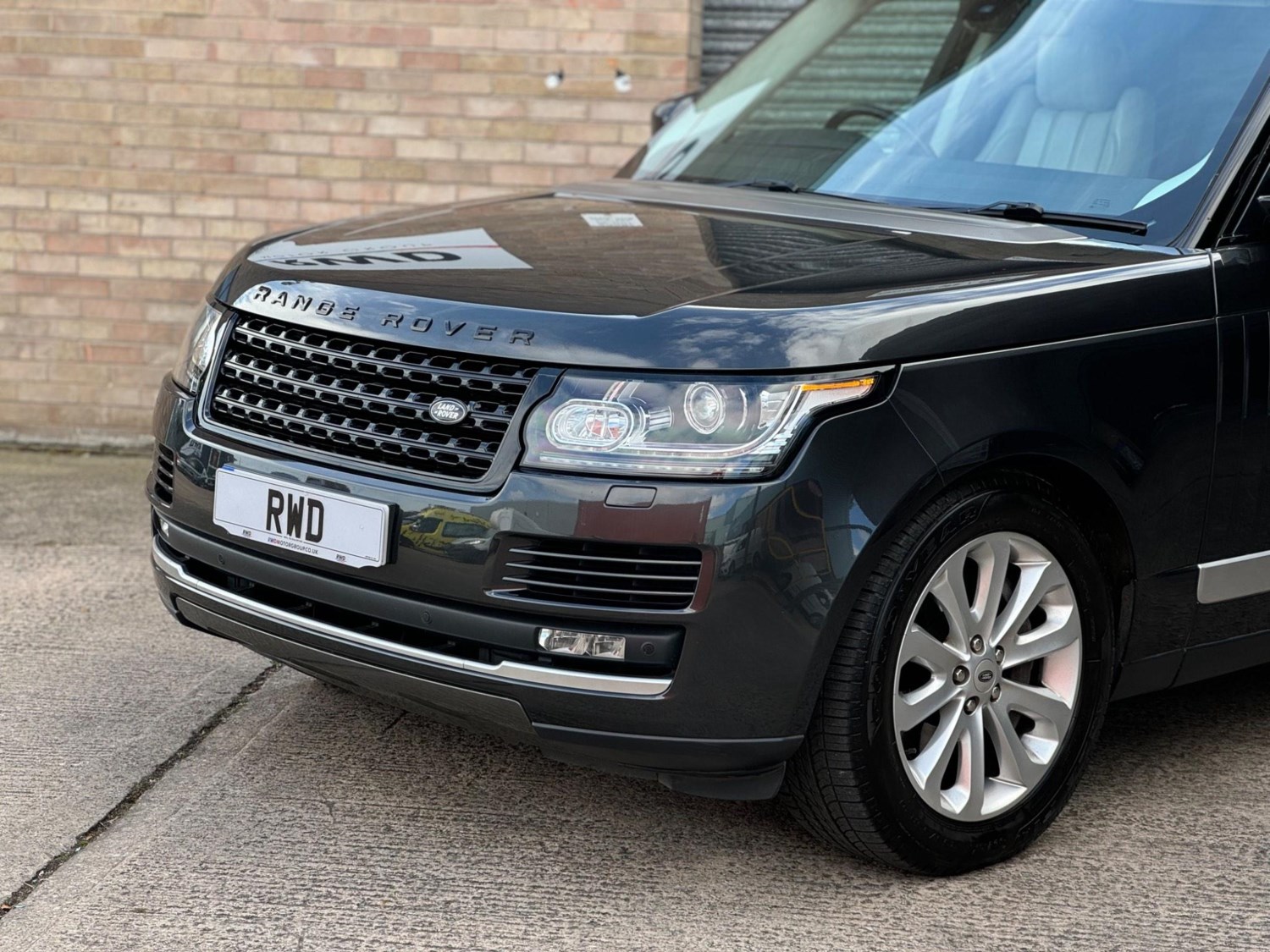 Land Rover Range Rover Listing Image