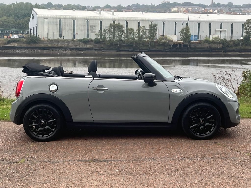 MINI Convertible Listing Image