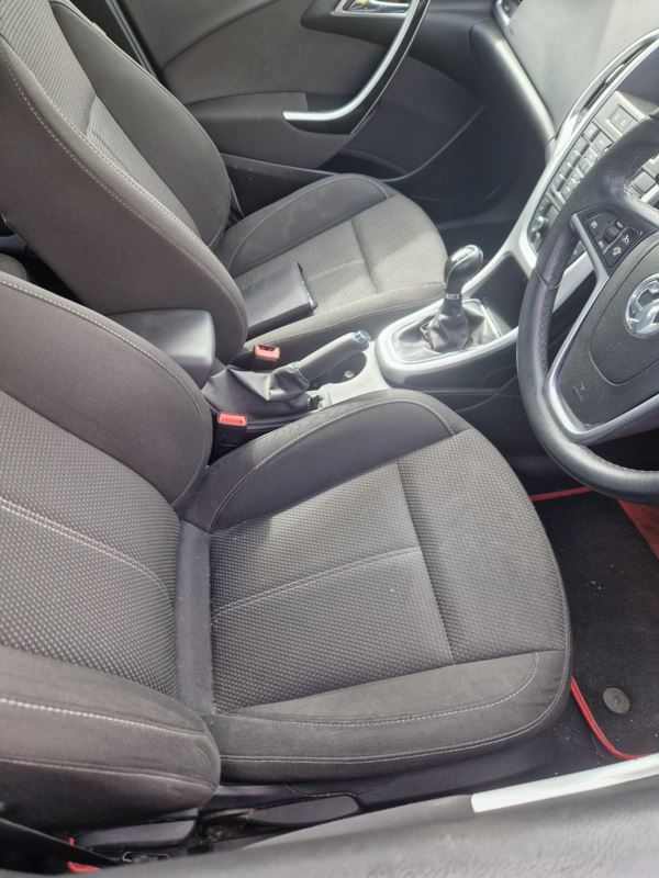 2014 (14) Vauxhall Astra 2.0 CDTi 16V Tech Line GT 5dr 10 stamp service history, belt done. For Sale In Edinburgh, Mid Lothian