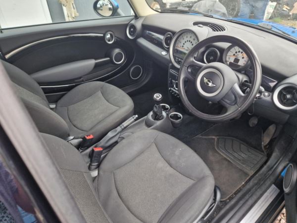 2011 (11) MINI HATCHBACK 1.6 One Pimlico 3dr MOT AUG 24 Nice alloys. For Sale In Edinburgh, Mid Lothian