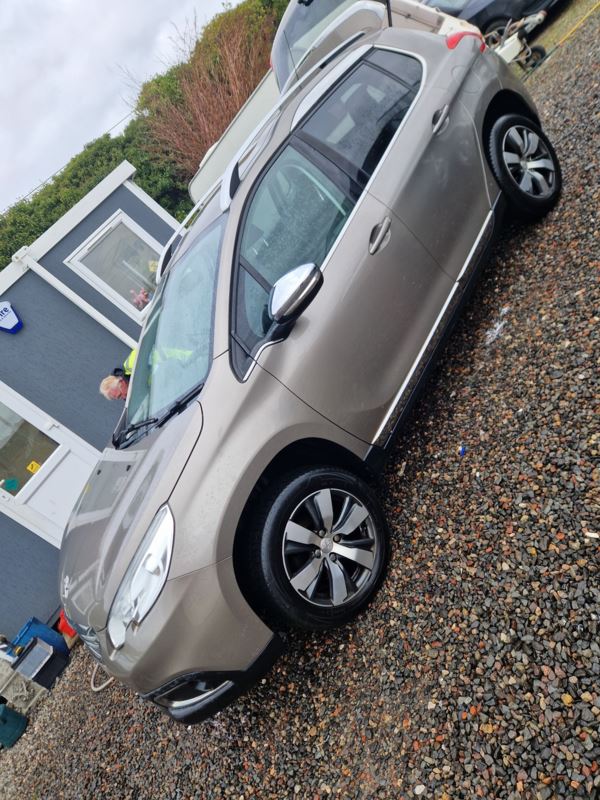 2015 (15) Peugeot 2008 1.6 e-HDi Allure 5dr start/stop Mot December For Sale In Edinburgh, Mid Lothian