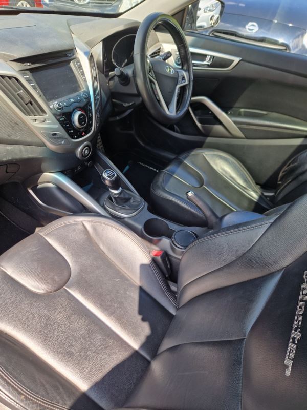 2013 (13) Hyundai Veloster 1.6 GDi Sport 4dr 2013 full leather, panoramic sunroof. For Sale In Edinburgh, Mid Lothian