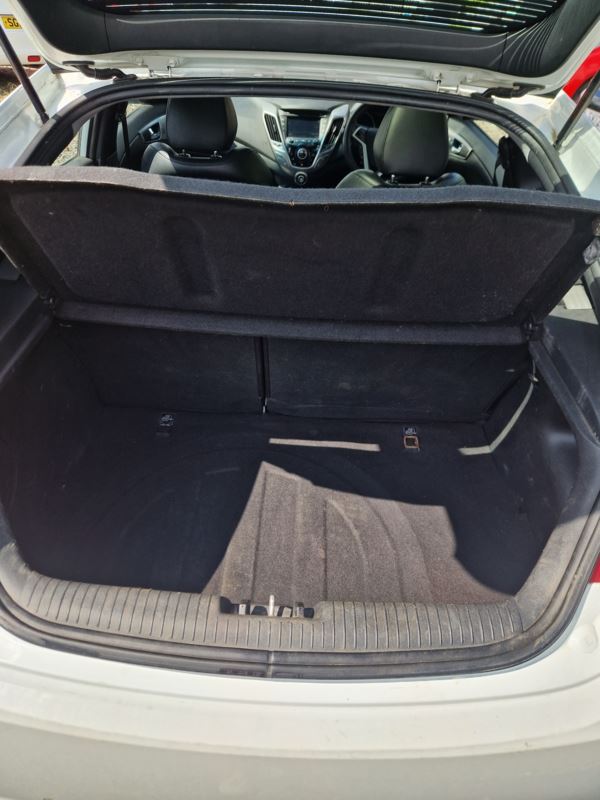 2013 (13) Hyundai Veloster 1.6 GDi Sport 4dr 2013 full leather, panoramic sunroof. For Sale In Edinburgh, Mid Lothian