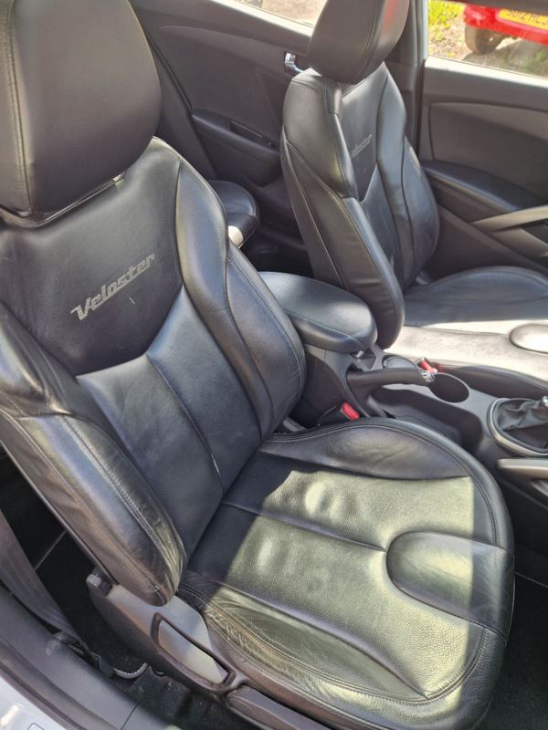 2013 (13) Hyundai Veloster 1.6 GDi Sport 4dr 2013 full leather, panoramic sunroof. For Sale In Edinburgh, Mid Lothian