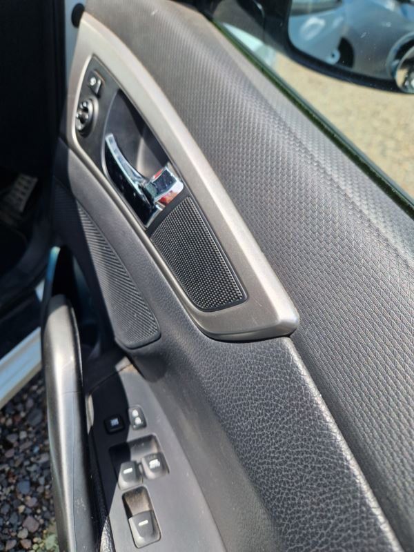 2013 (13) Hyundai Veloster 1.6 GDi Sport 4dr 2013 full leather, panoramic sunroof. For Sale In Edinburgh, Mid Lothian