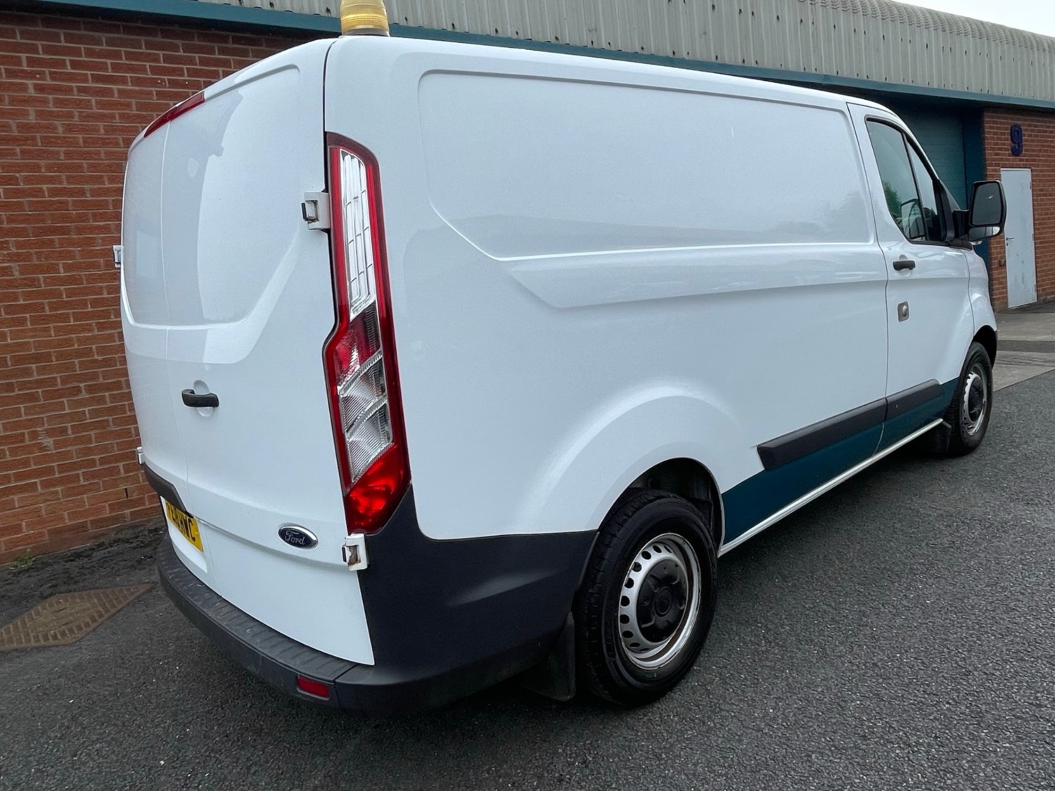 Ford Transit Custom Listing Image