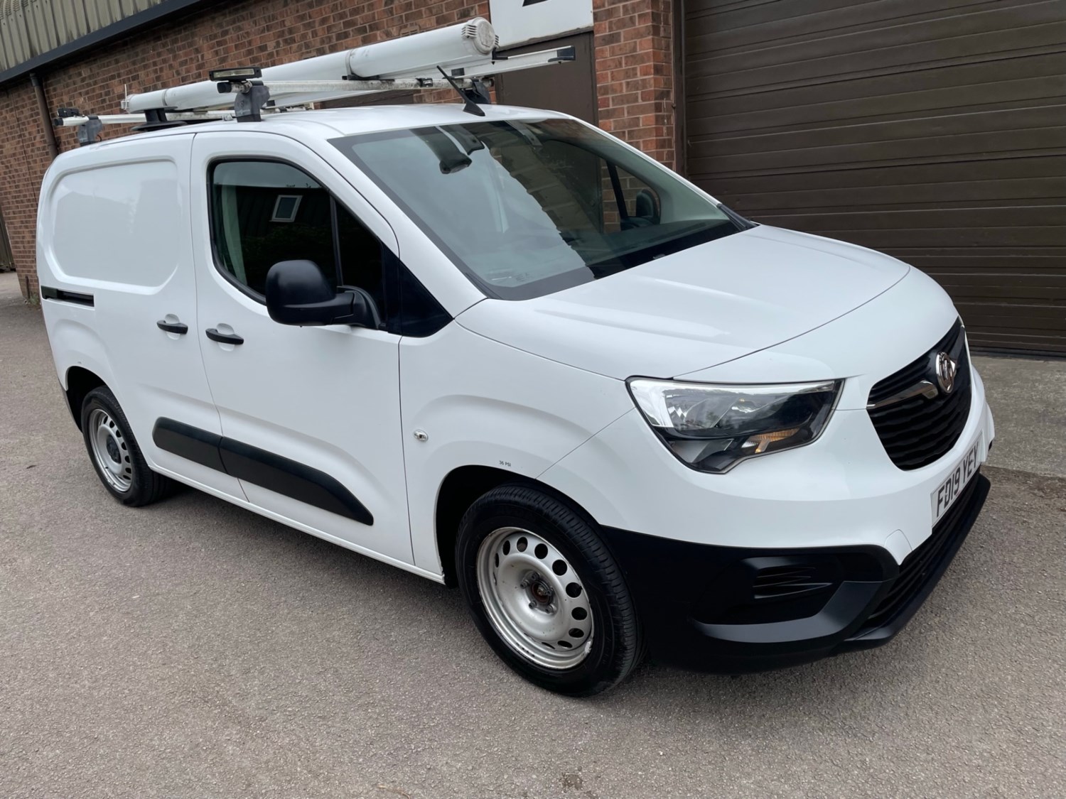 Vauxhall Combo Listing Image