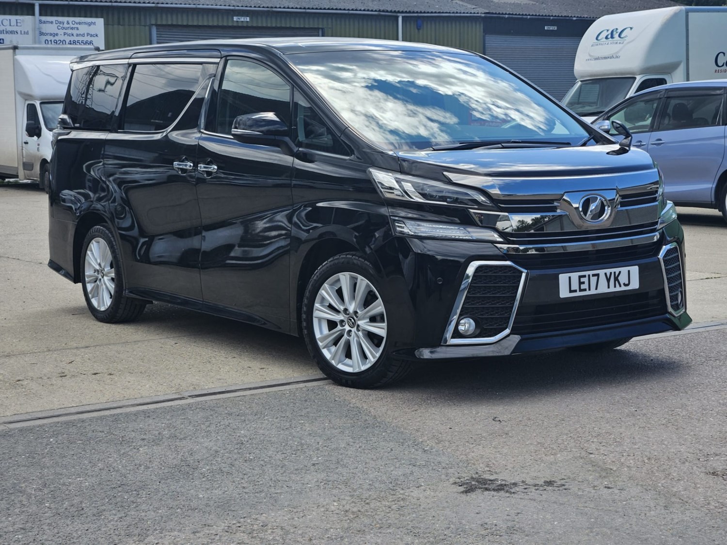 Toyota Vellfire Listing Image