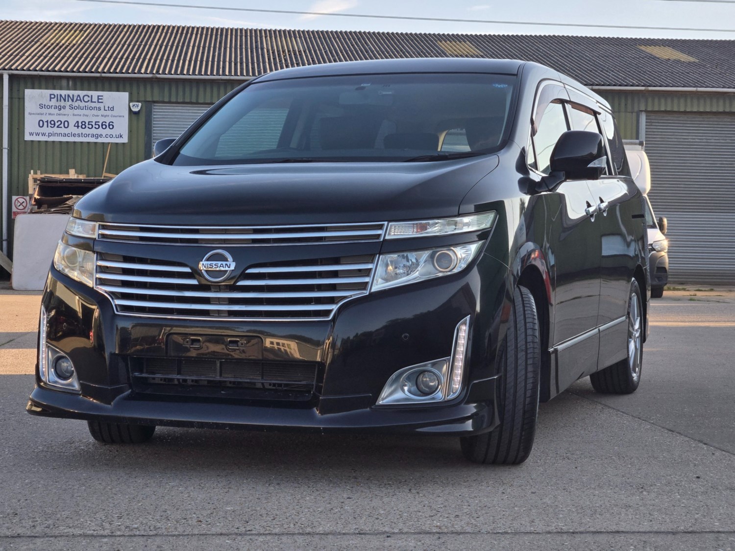 Nissan Elgrand Listing Image