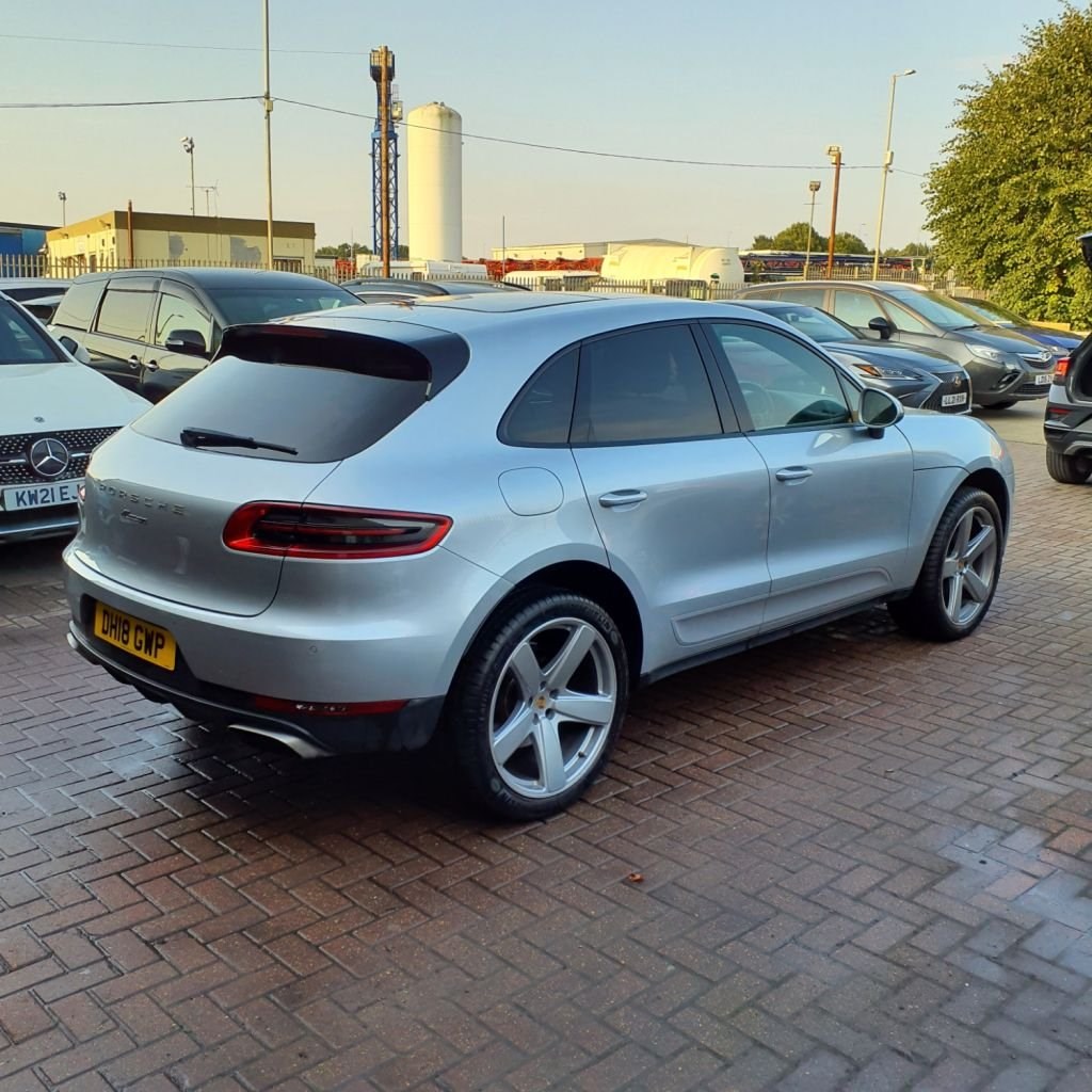 Porsche Macan Listing Image