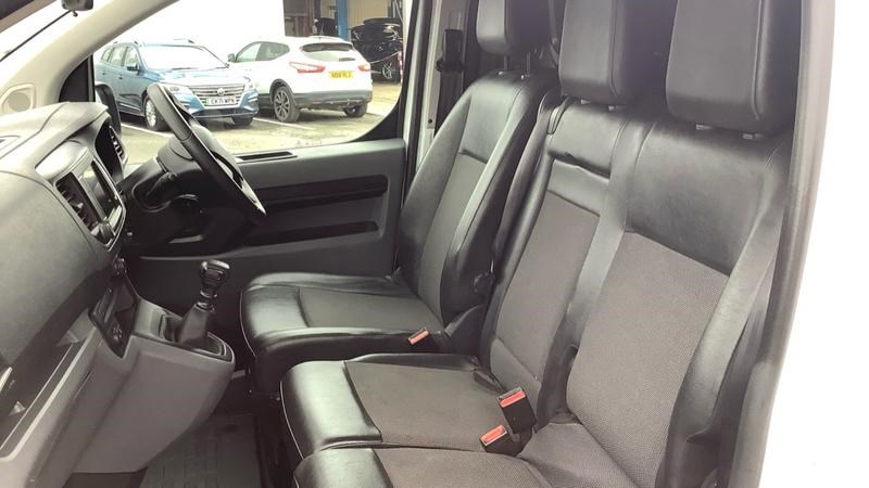 Vauxhall Vivaro Listing Image