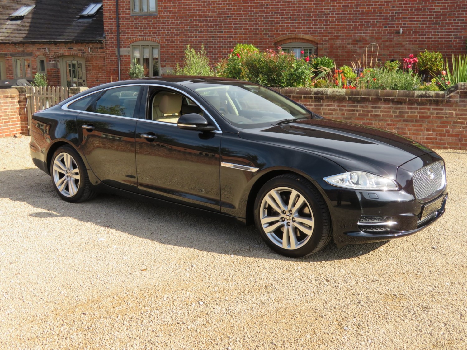 Jaguar XJ Listing Image