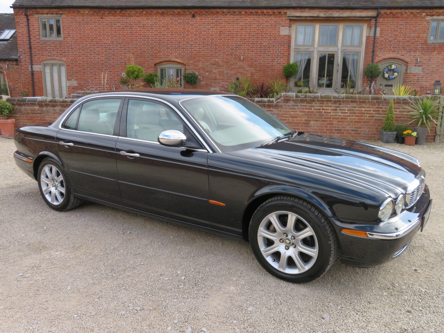 Jaguar XJ Listing Image