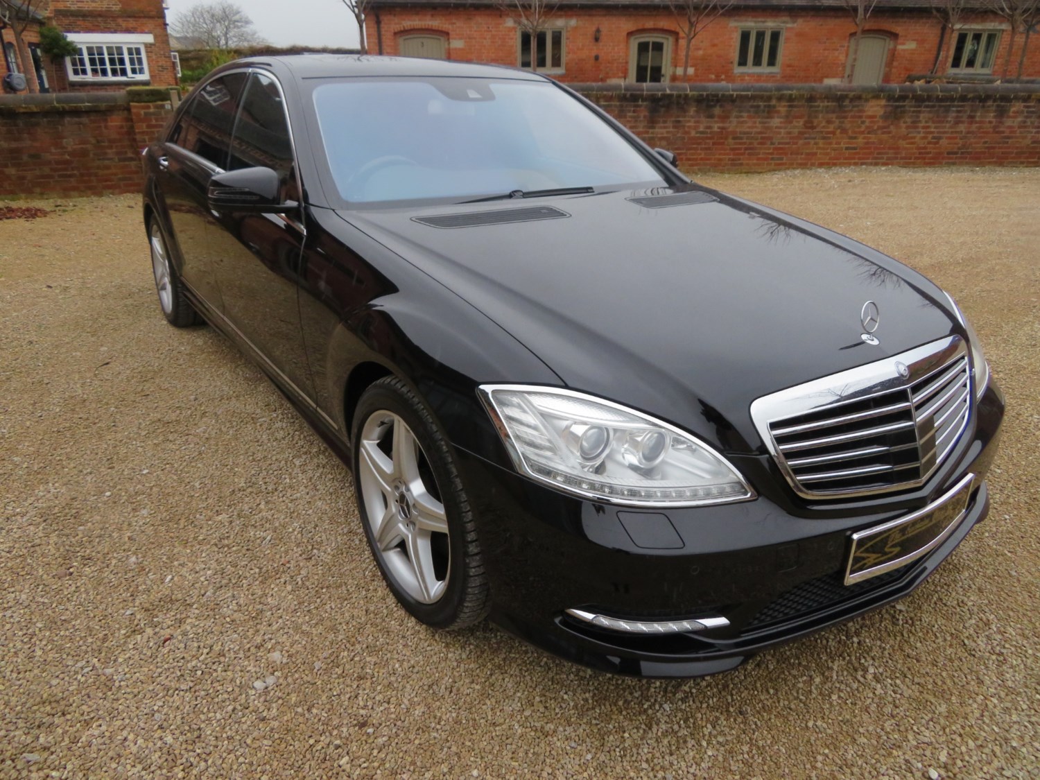 Mercedes-Benz S-Class Listing Image