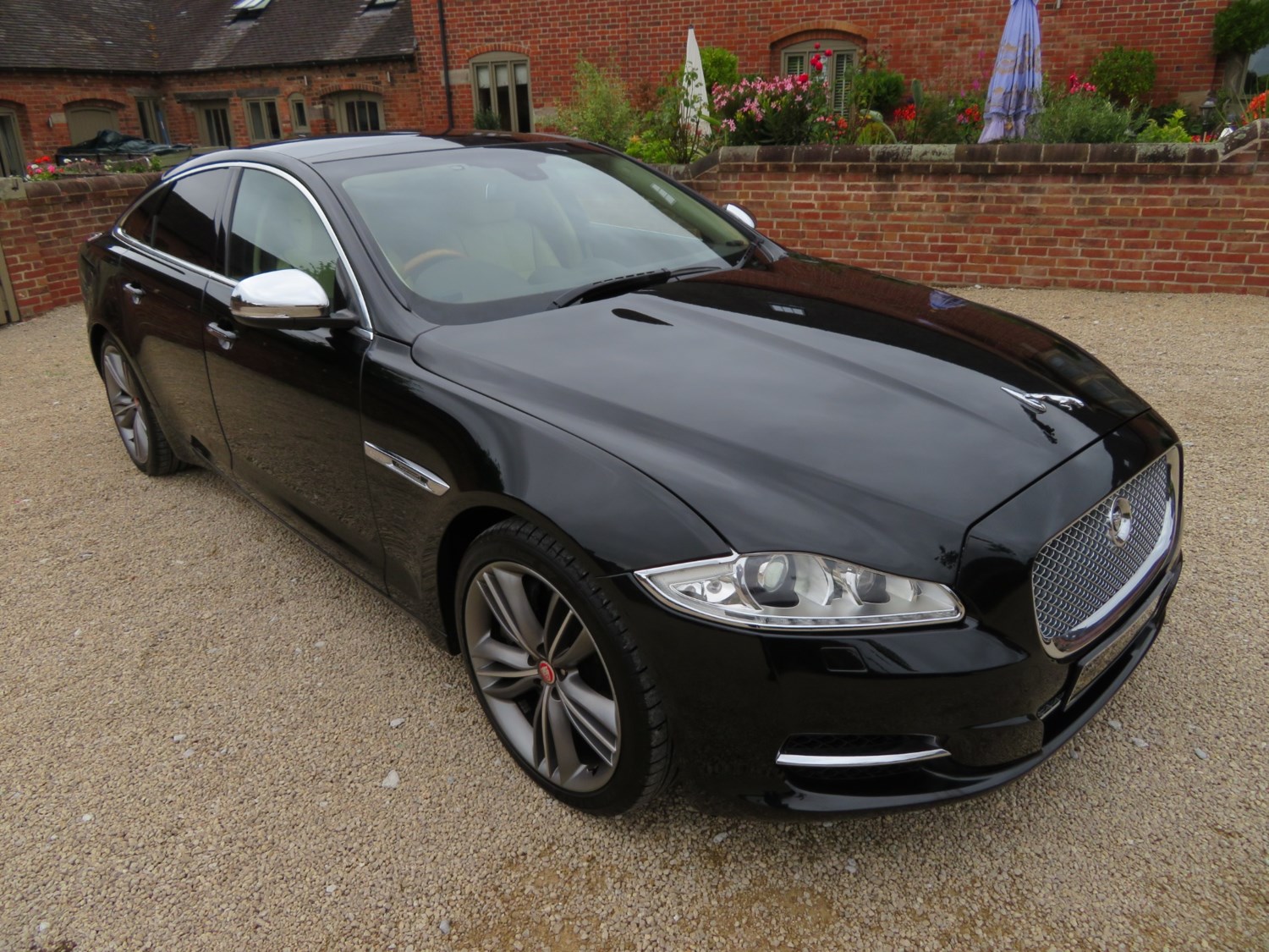 Jaguar XJ Listing Image