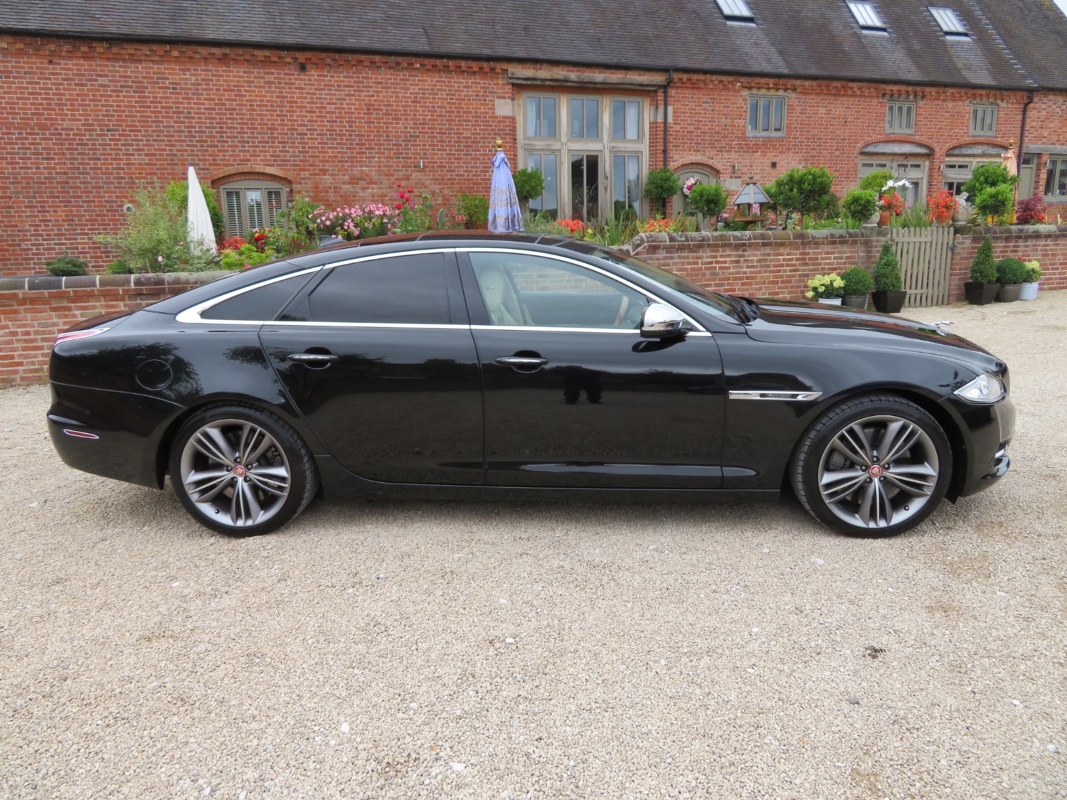 Jaguar XJ Listing Image