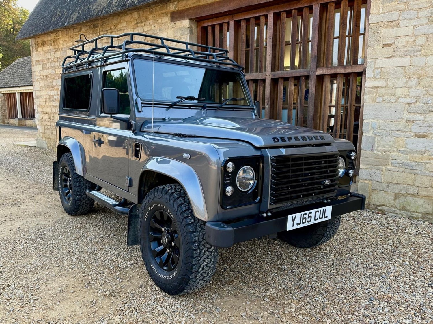 Land Rover Defender Listing Image