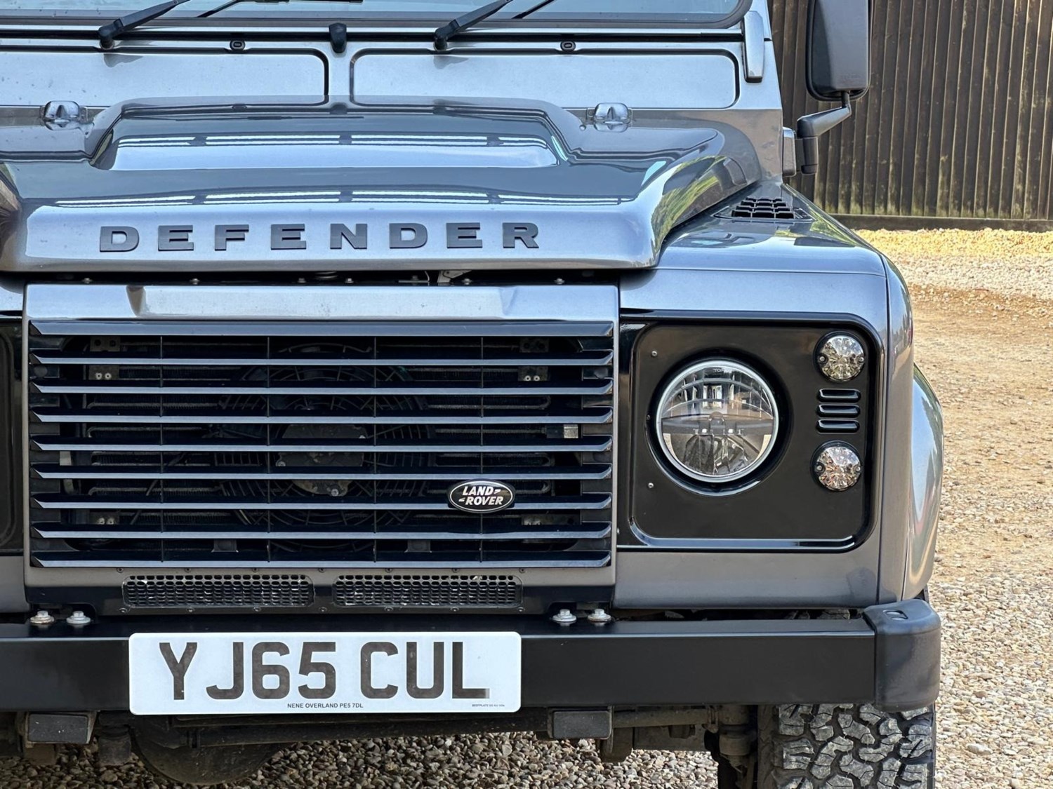 Land Rover Defender Listing Image