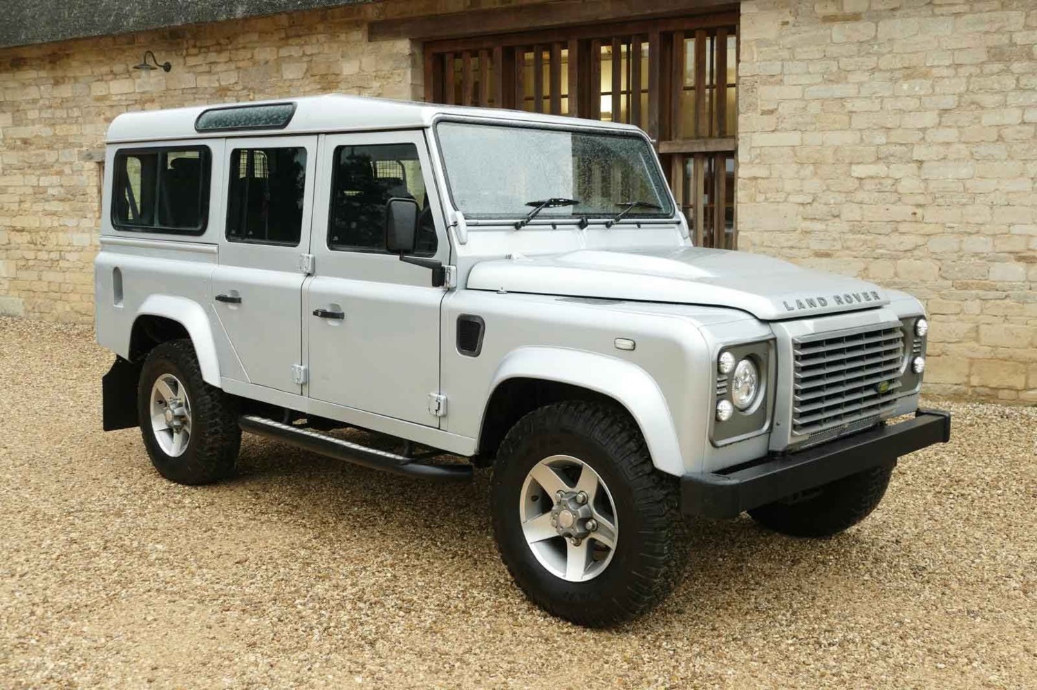 Land Rover Defender Listing Image