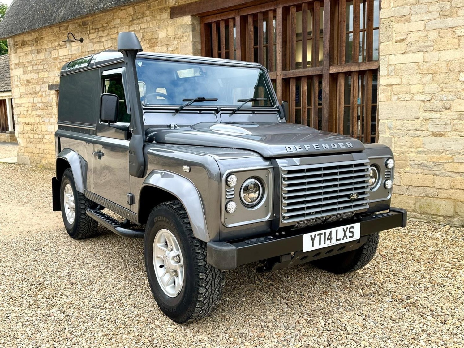 Land Rover Defender Listing Image