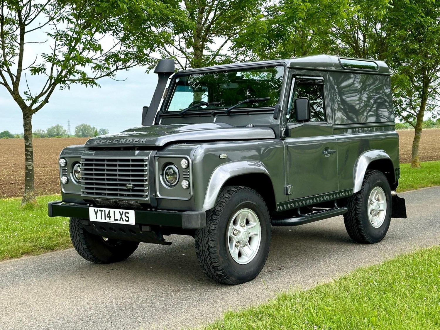 Land Rover Defender Listing Image