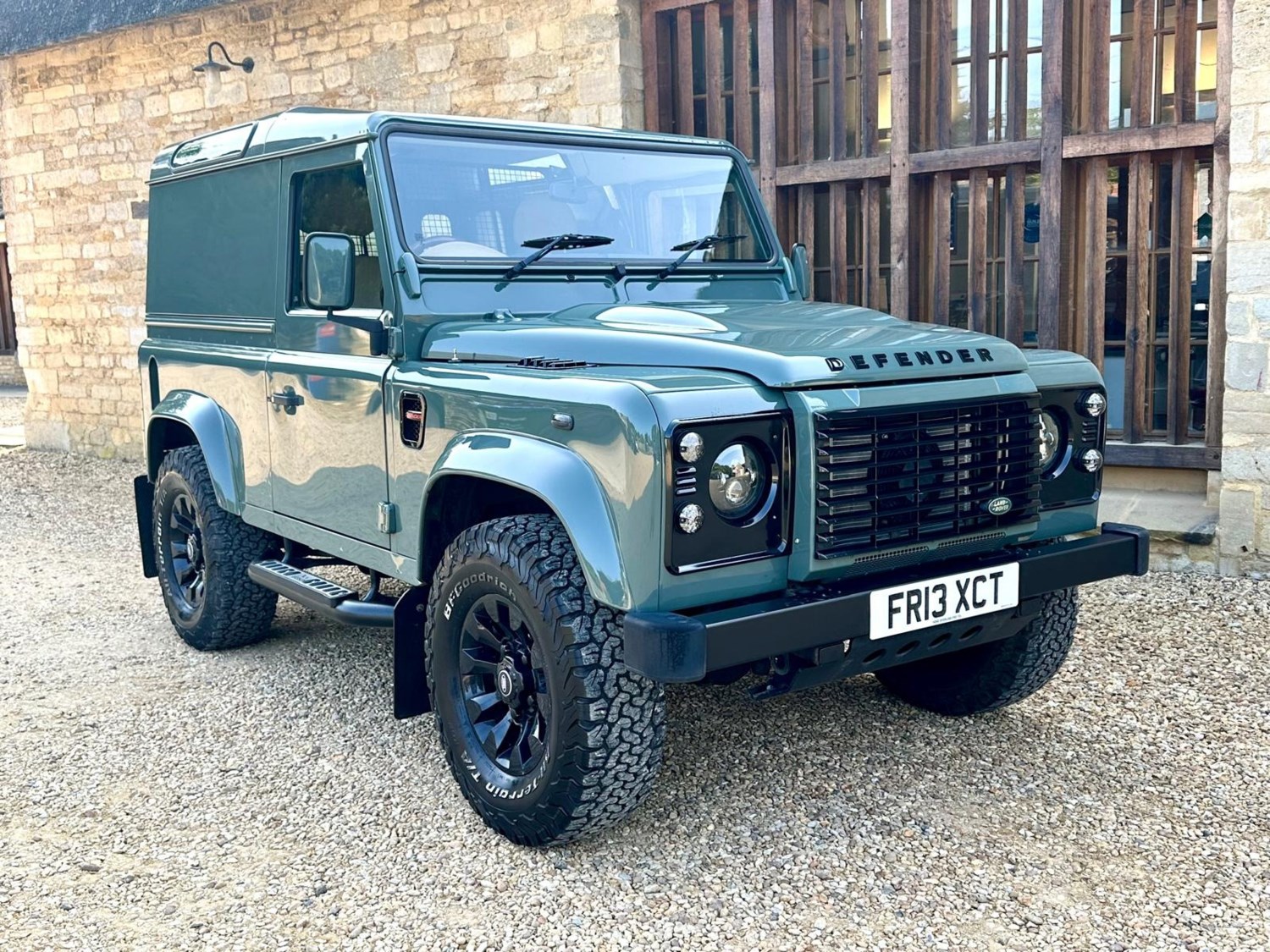 Land Rover Defender Listing Image