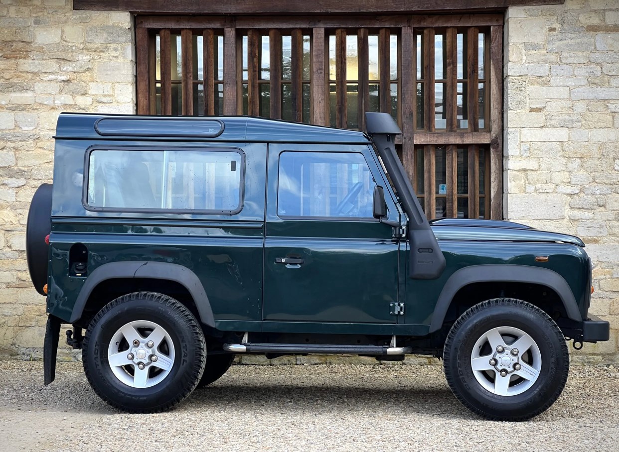 Land Rover Defender 90 Listing Image