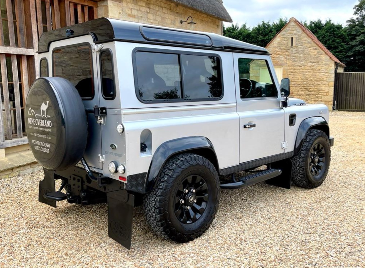 Land Rover Defender 90 Listing Image