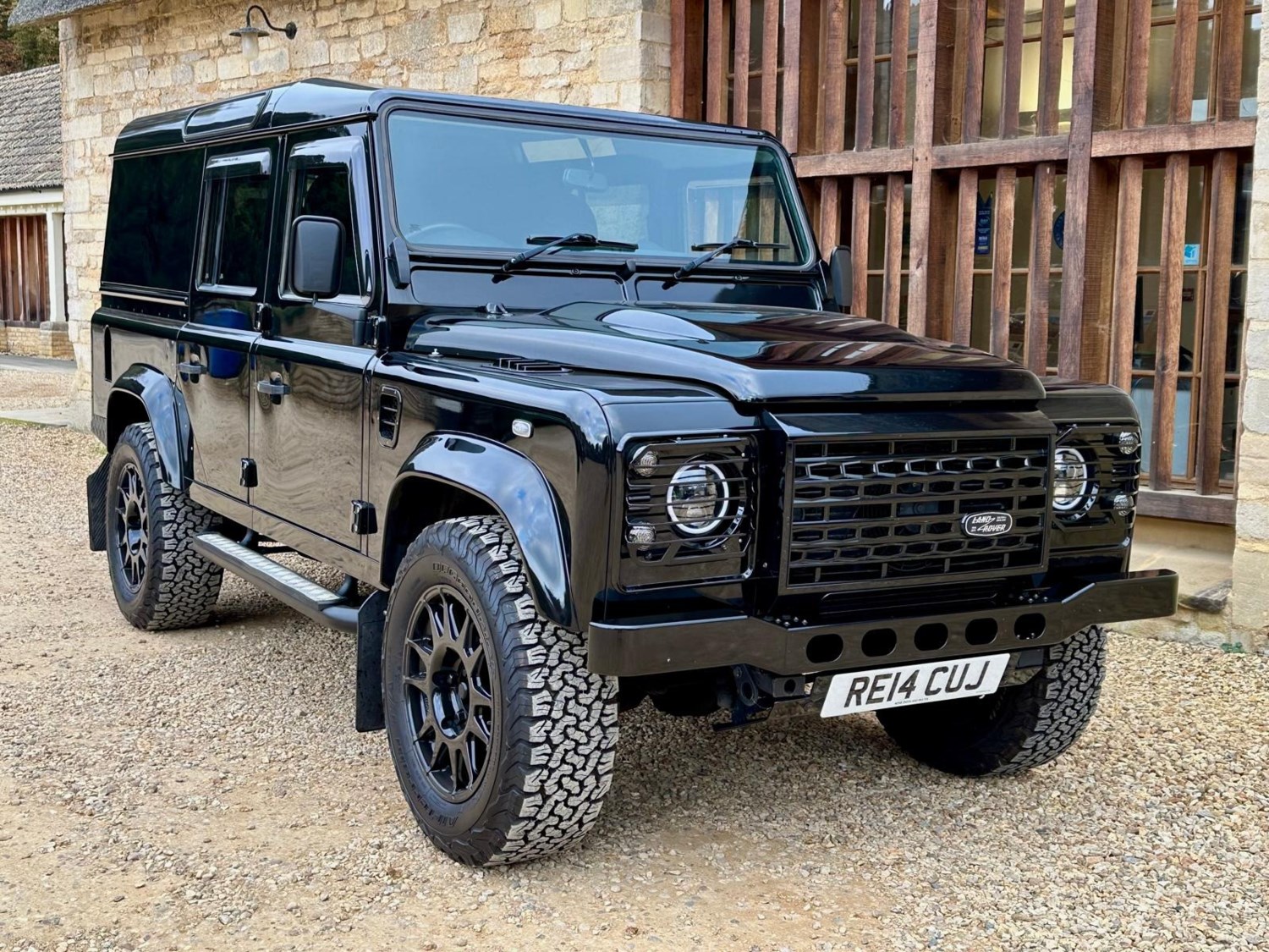 Land Rover Defender Listing Image