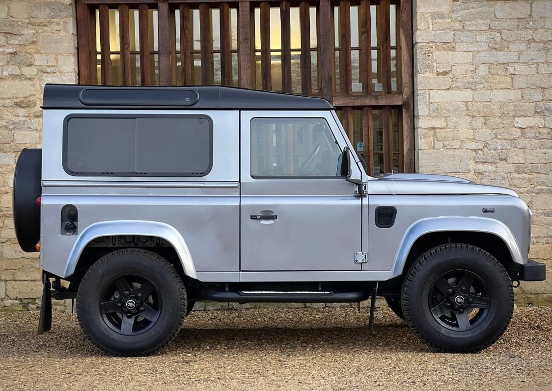 Land Rover Defender 90 Listing Image