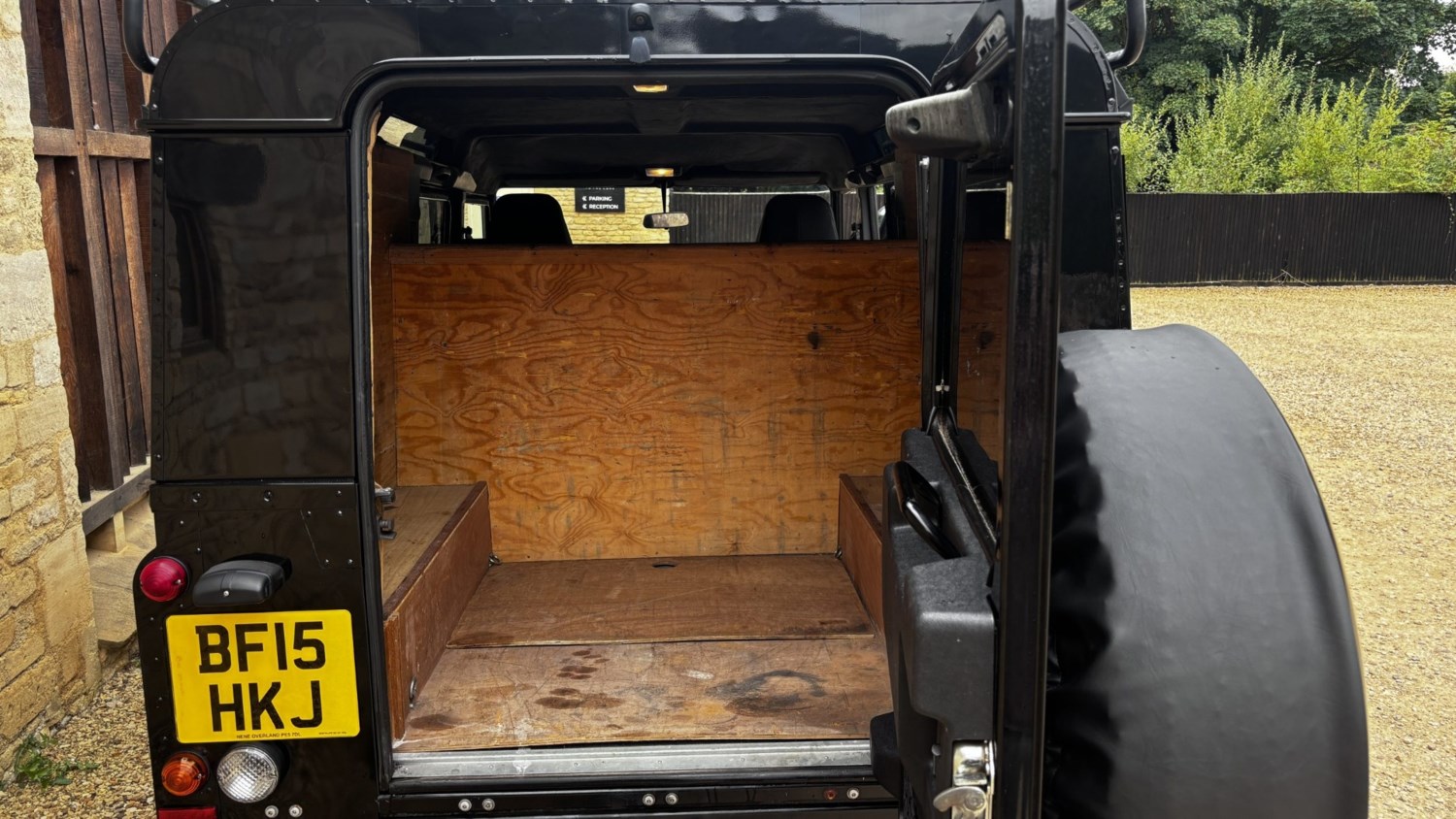 Land Rover Defender Listing Image