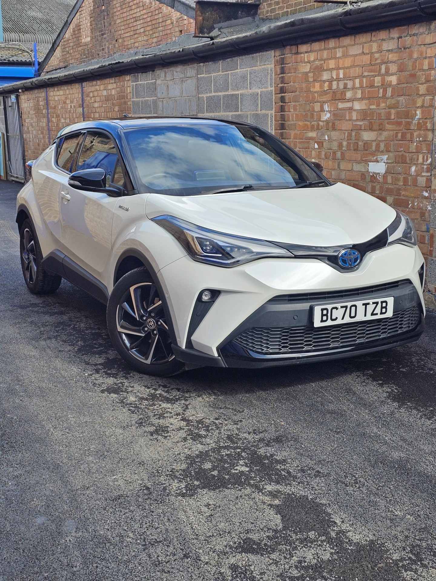 Toyota C-HR Listing Image