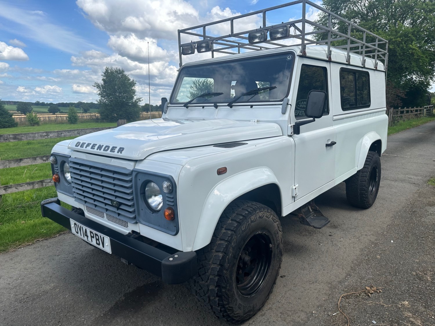 Land Rover Defender Listing Image