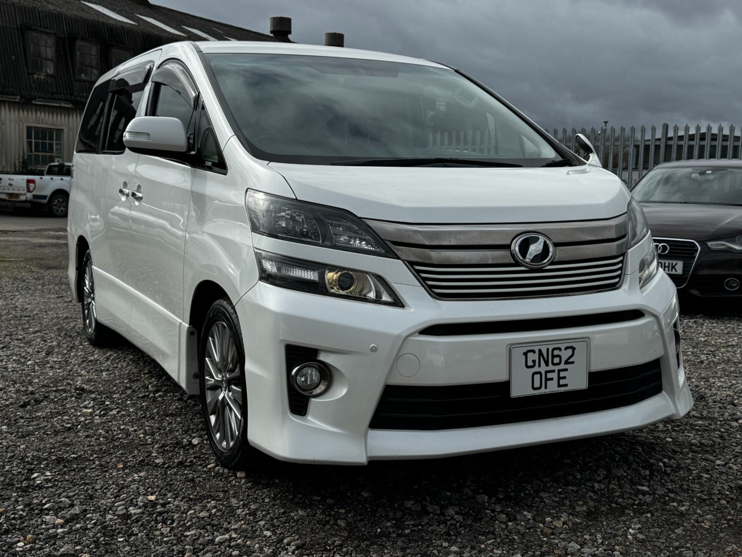 Toyota Vellfire Listing Image