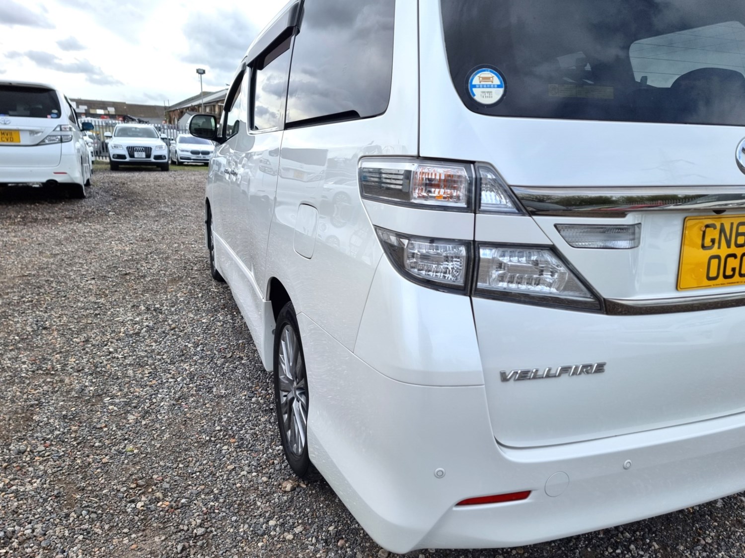 Toyota Vellfire Listing Image