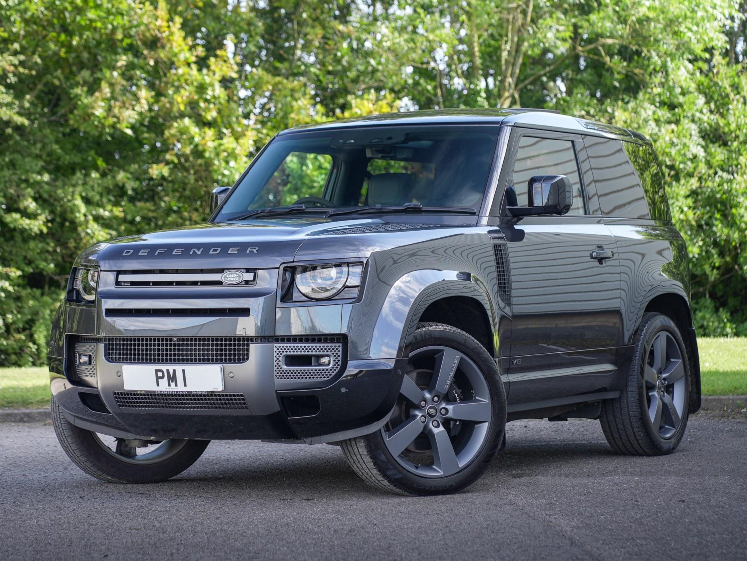 Land Rover Defender 90 Listing Image