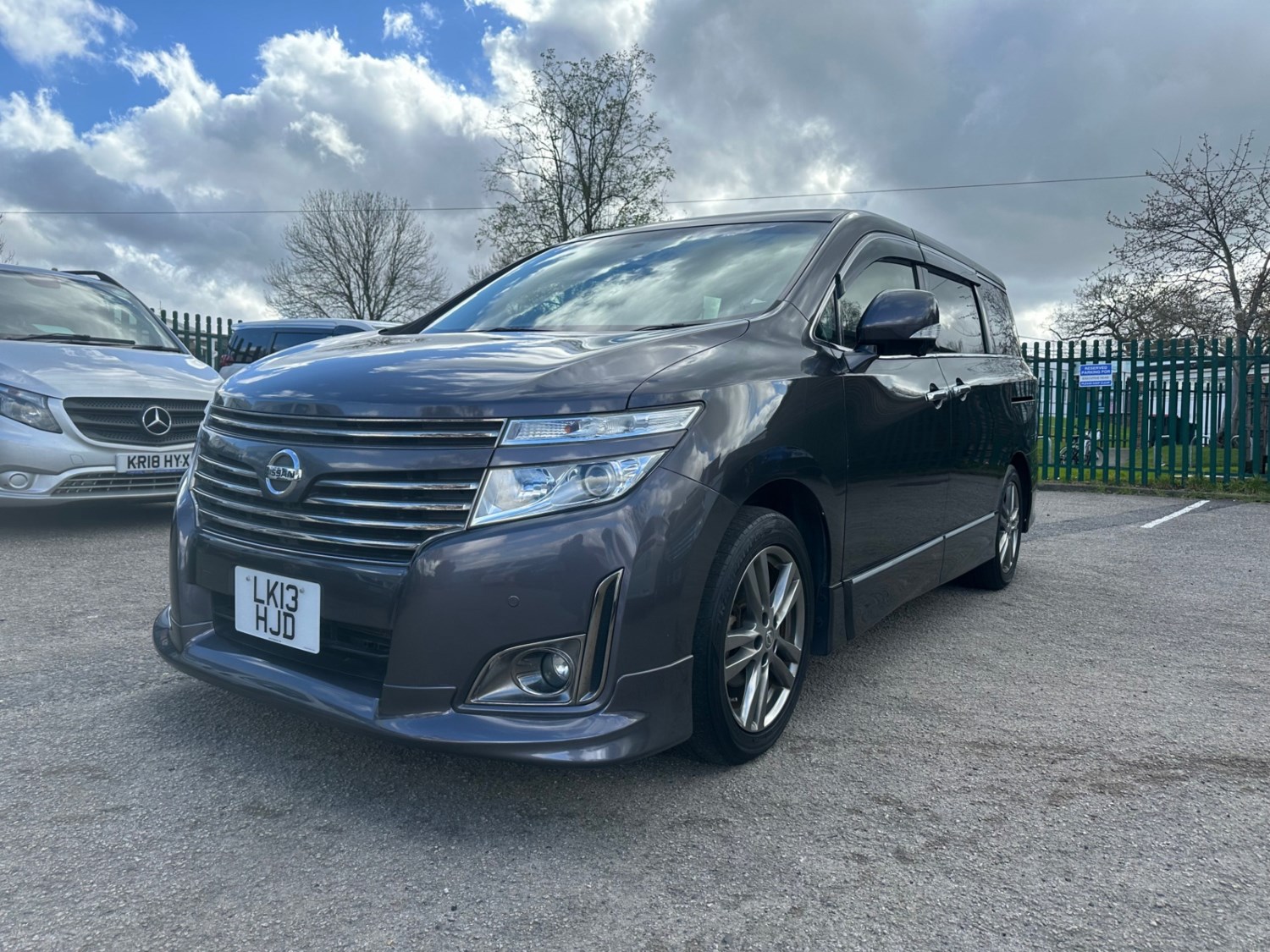 Nissan Elgrand Listing Image