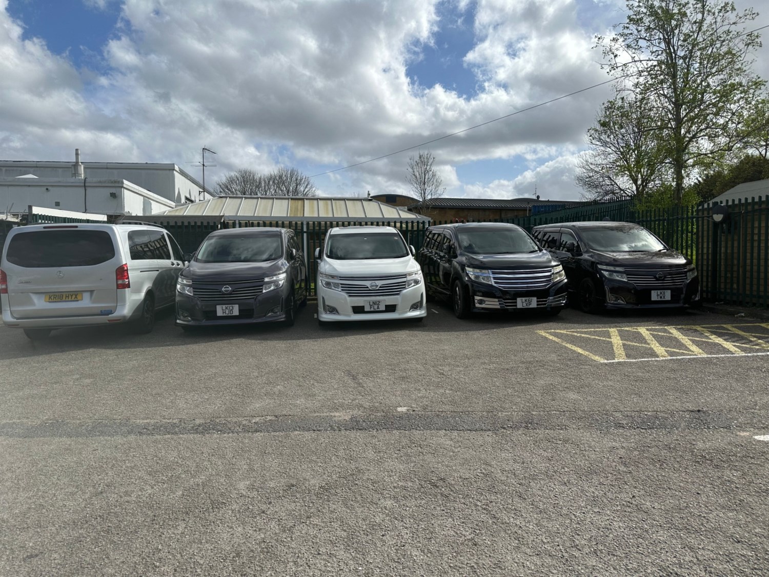 Nissan Elgrand Listing Image