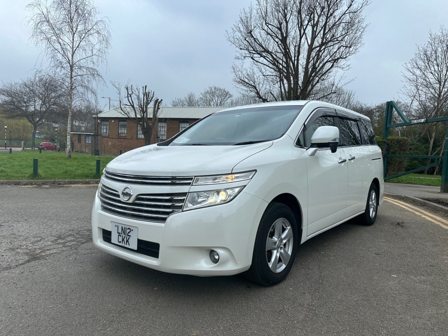 Nissan Elgrand Listing Image