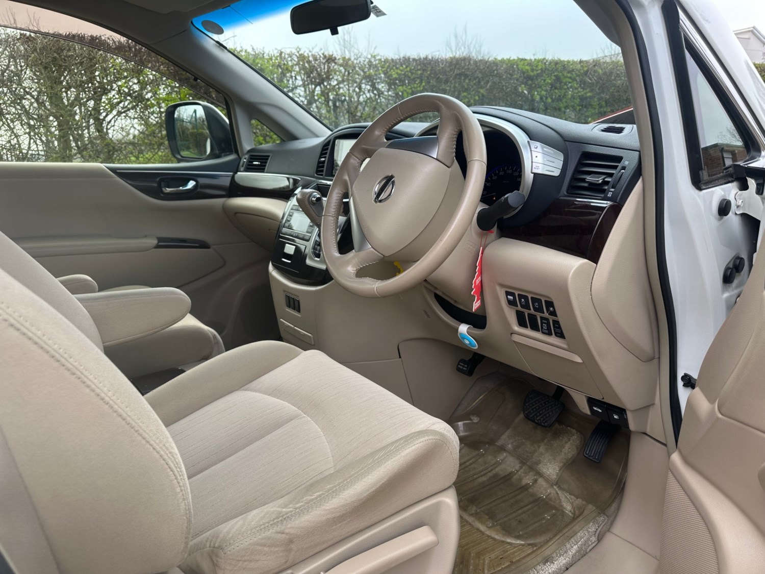 Nissan Elgrand Listing Image