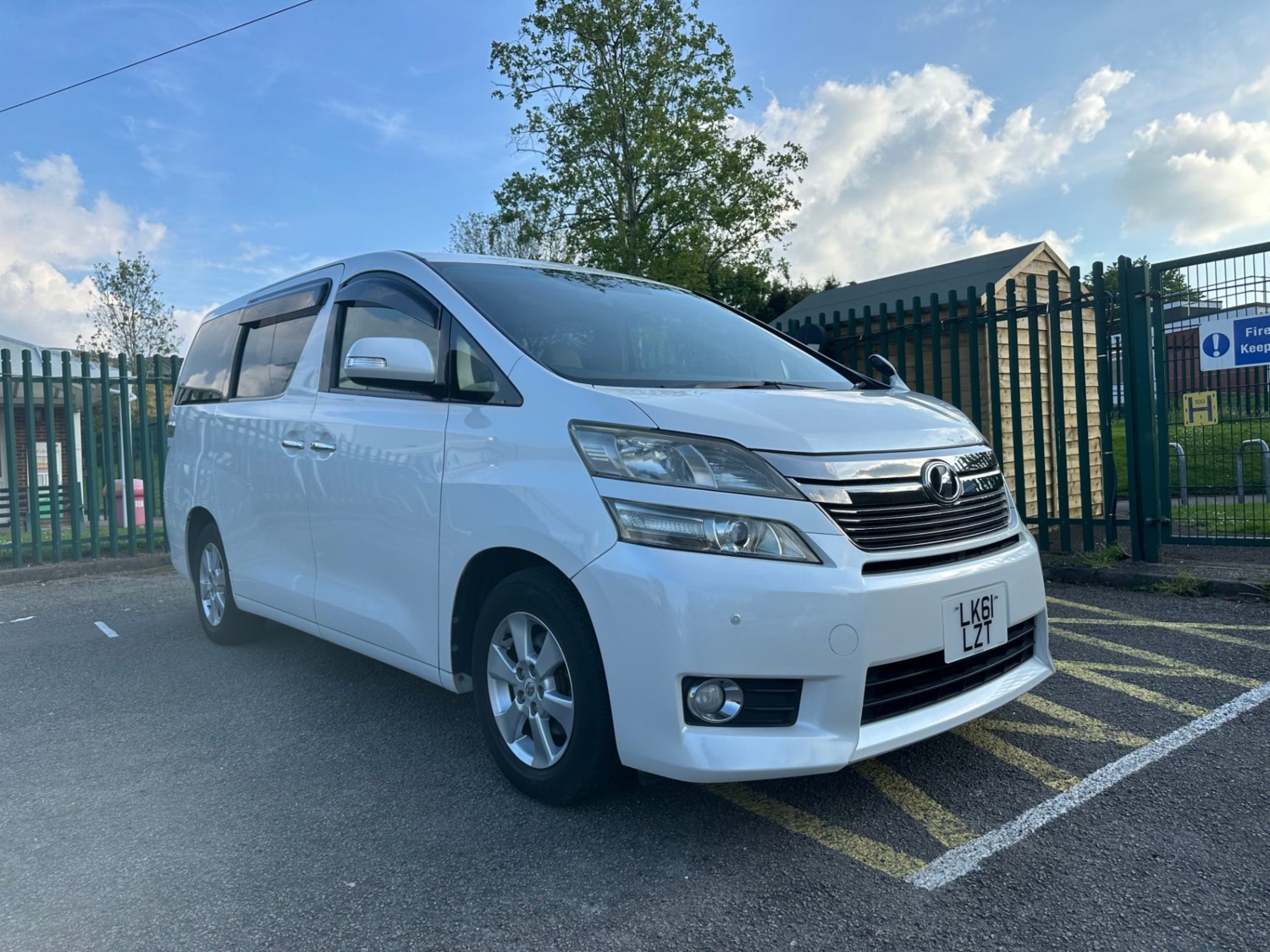 Toyota Vellfire Listing Image