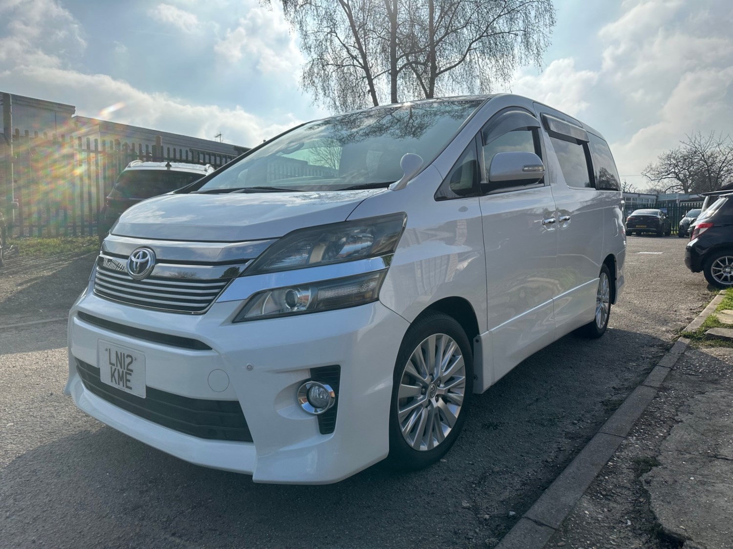 Toyota Vellfire Listing Image