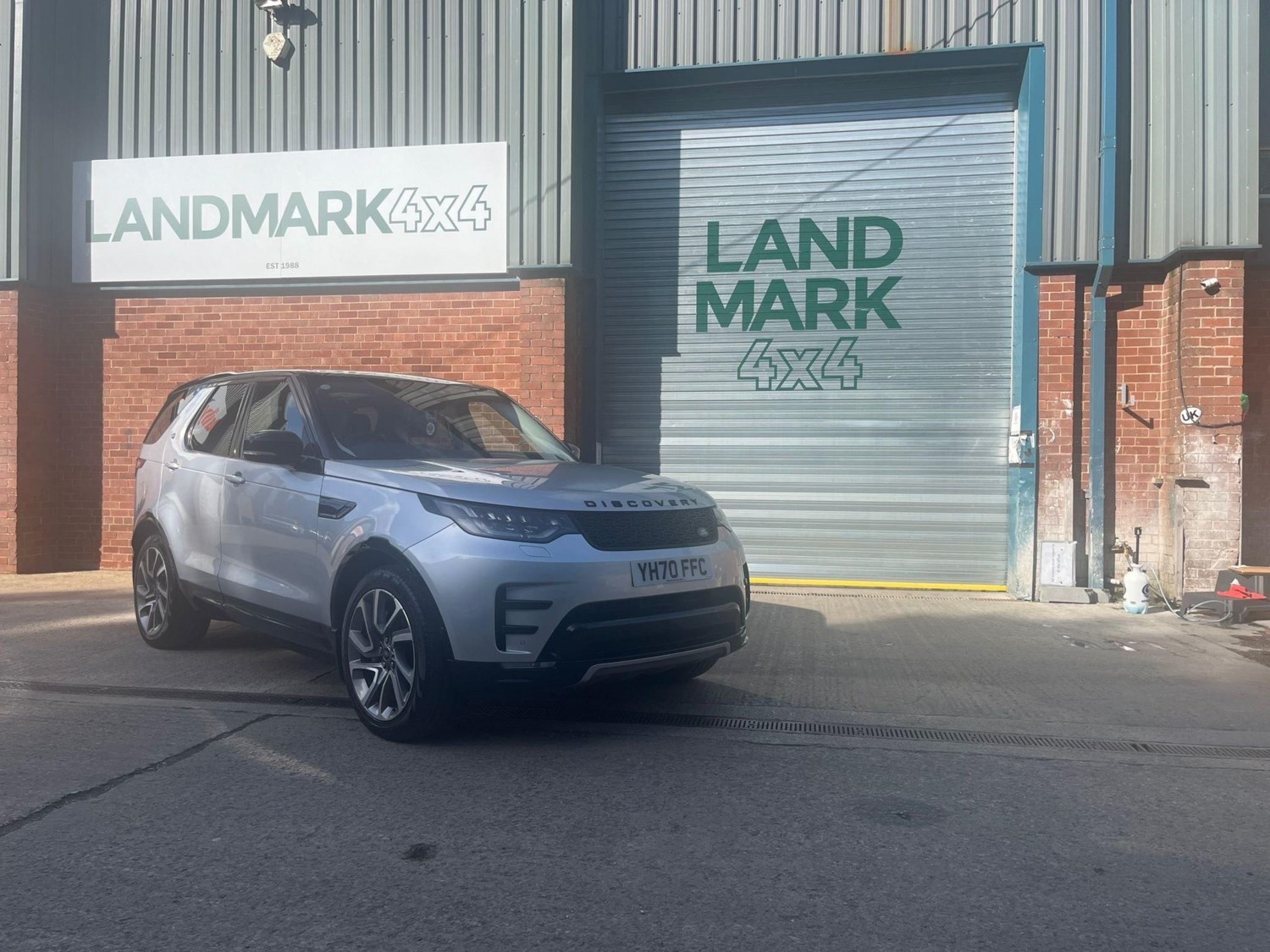 Land Rover Discovery Listing Image