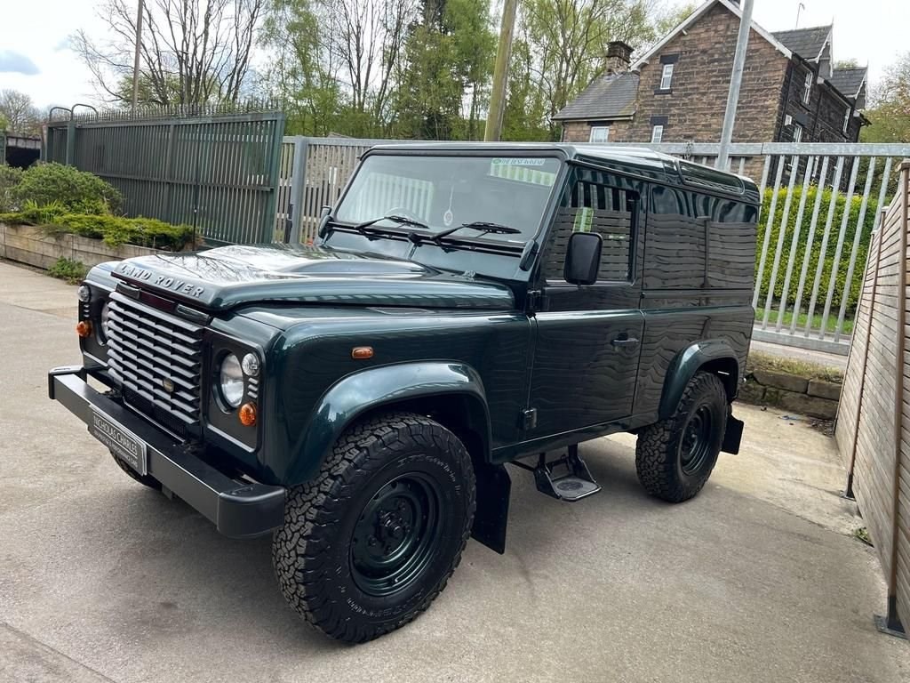 Land Rover Defender Listing Image