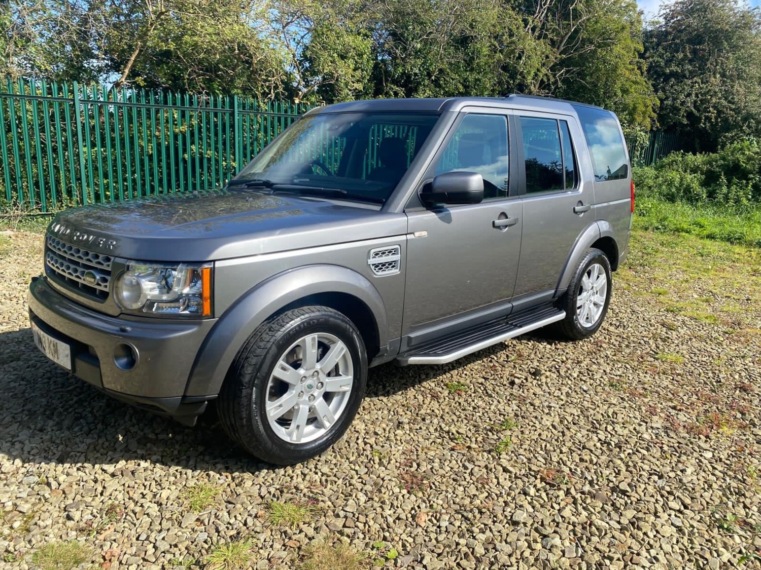 Land Rover Discovery Listing Image