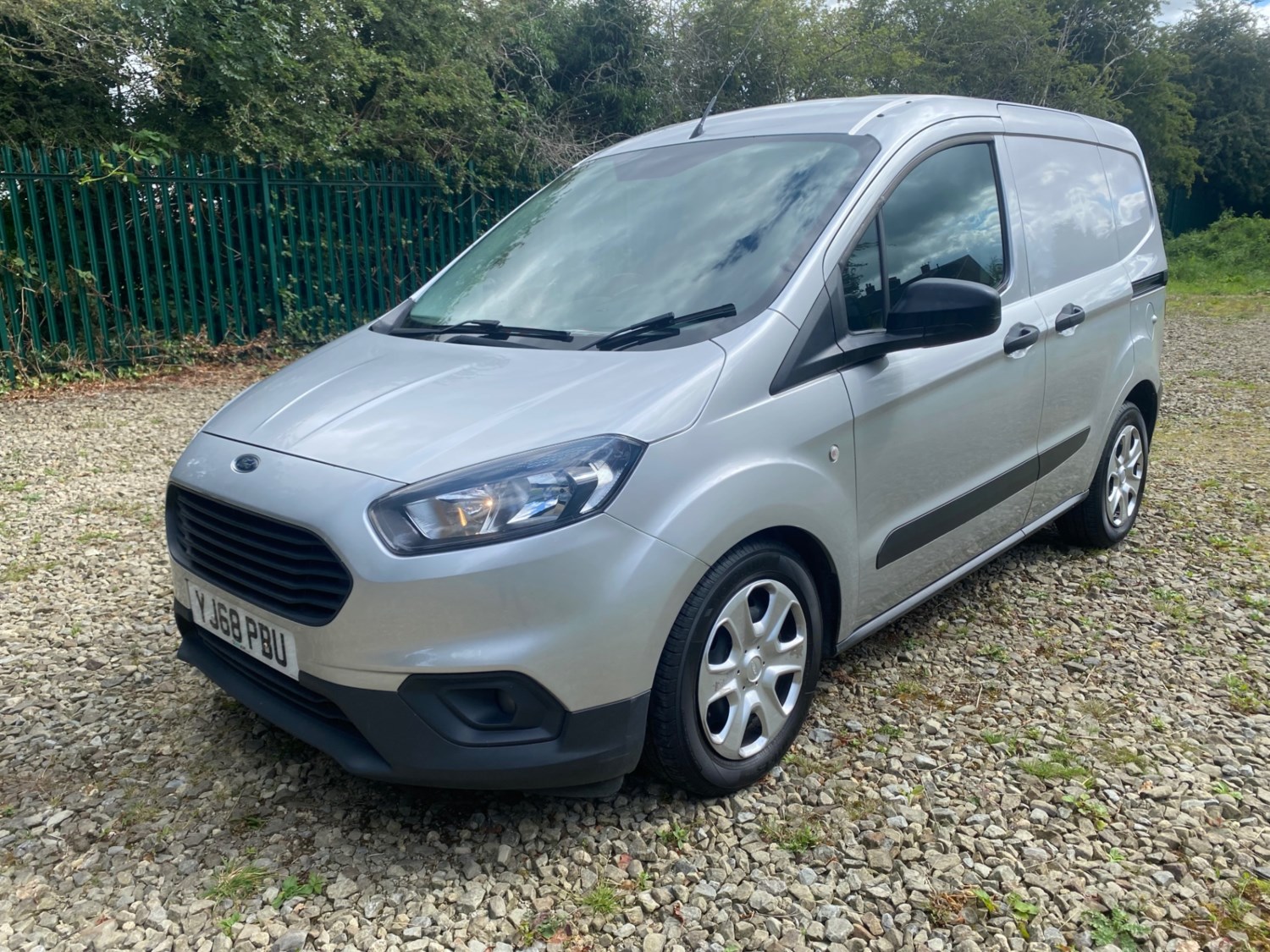 Ford Transit Courier Listing Image