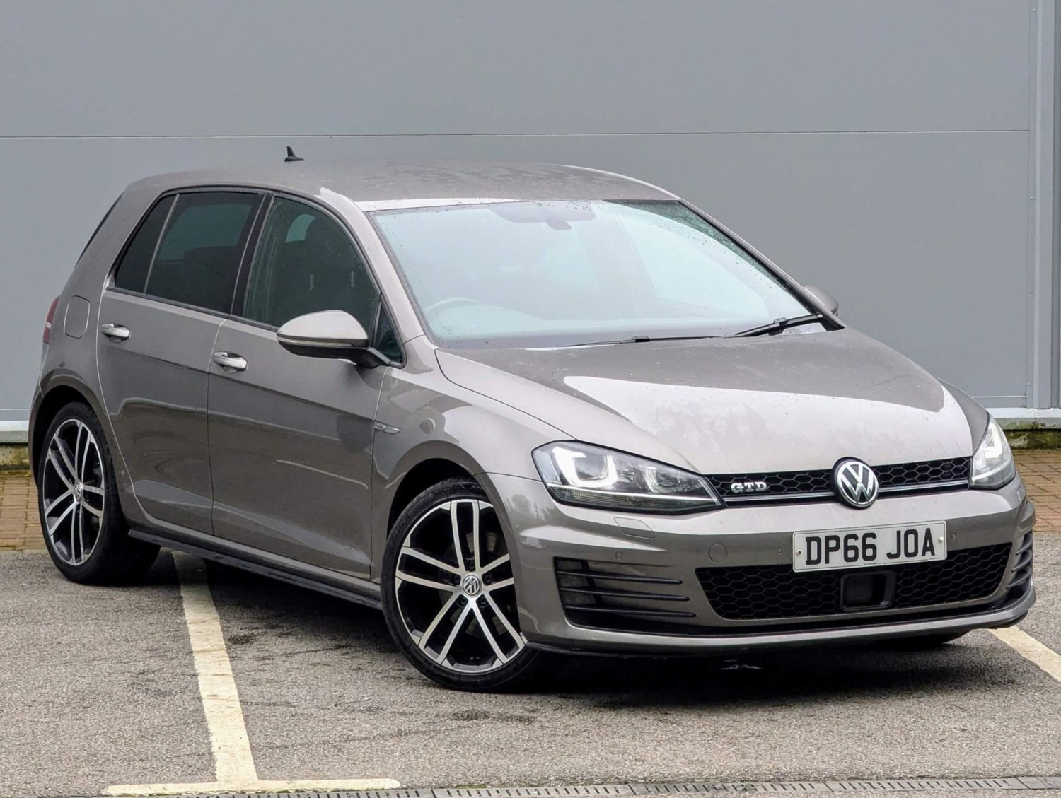 Volkswagen Golf Listing Image